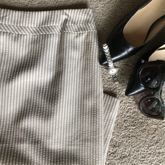 Tahari Seer Sucker Pencil Skirt 8 Petite - Picture 2 of 8